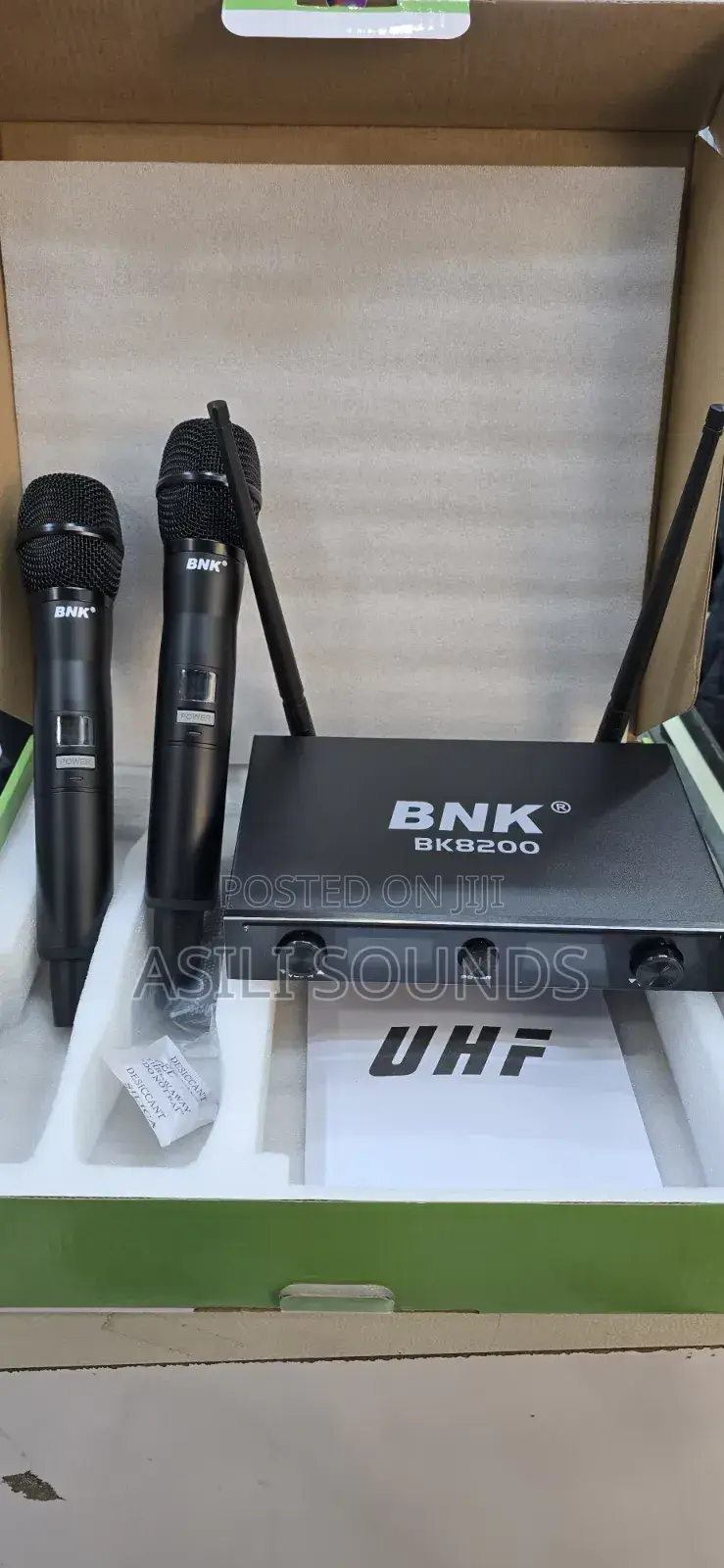 BNK 8200 Wireless Microphone