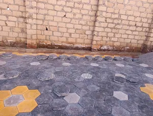 Hexagon Cabros Black and Yellow