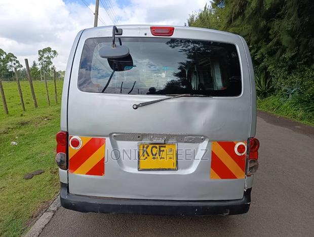 Nissan NV200 2010 Silver - thumbnail 4