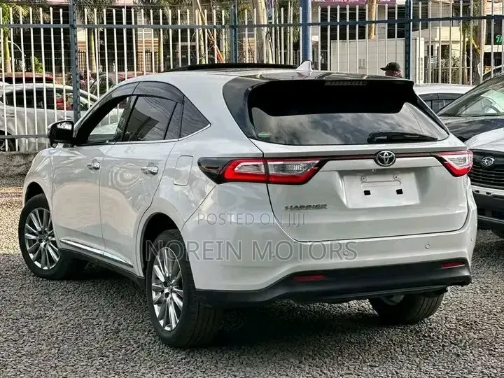 Toyota Harrier 2.0 4WD 2019 Pearl