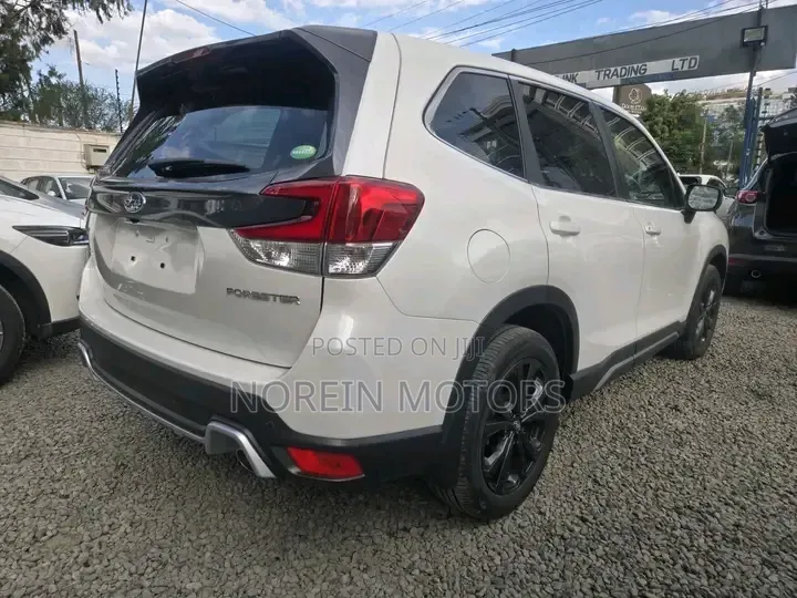 Subaru Forester Premium AWD 2020 Off white