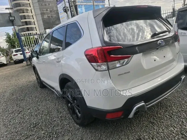 Subaru Forester Premium AWD 2020 Off white