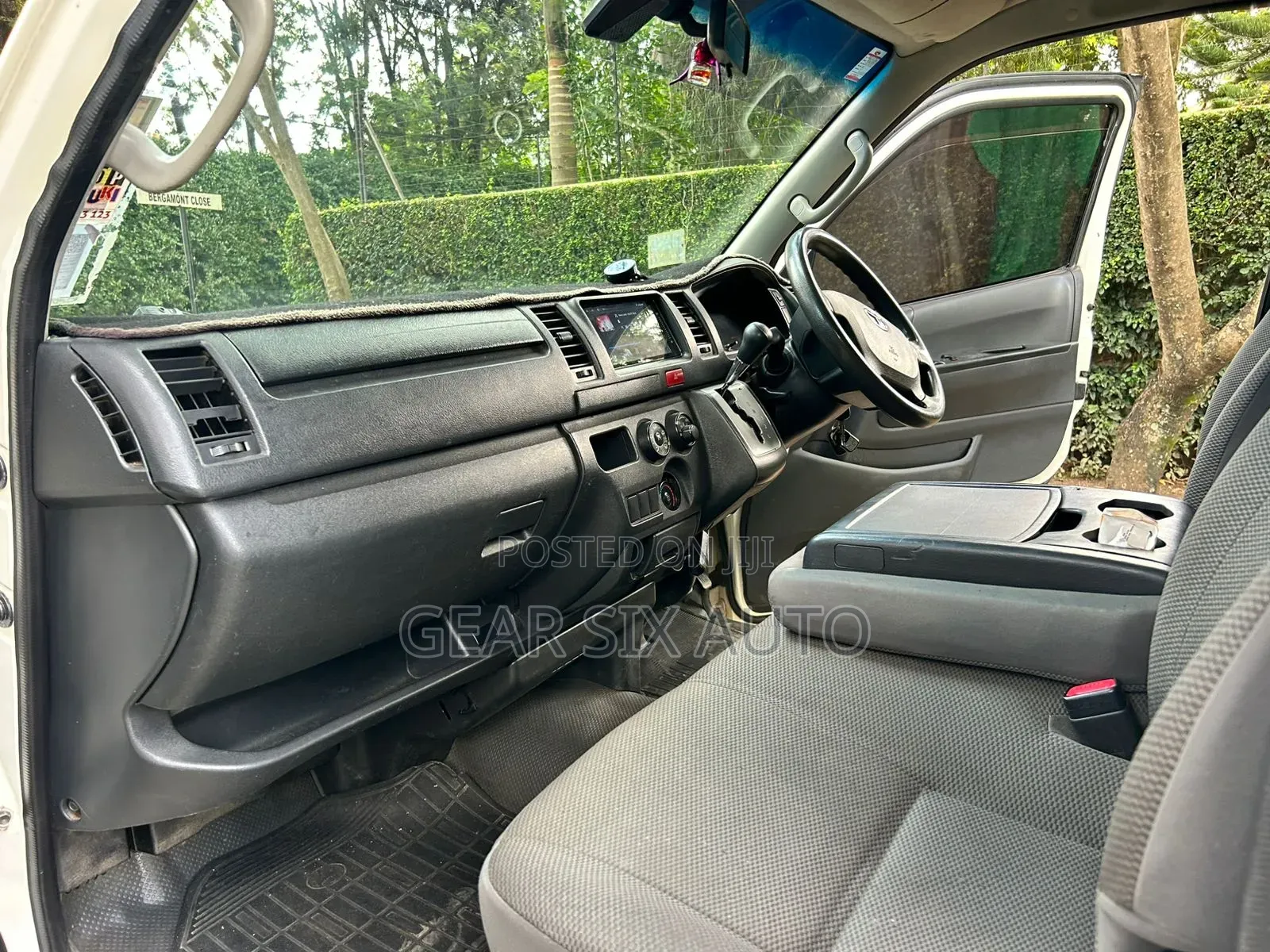 Toyota HiAce 2014 White