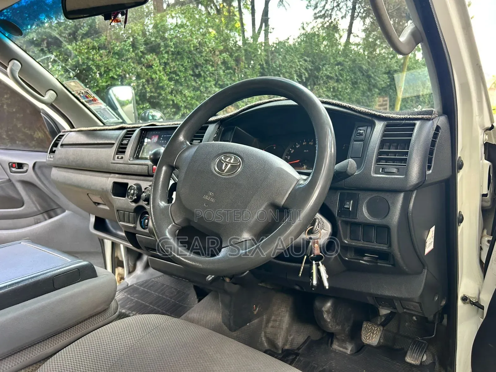 Toyota HiAce 2014 White