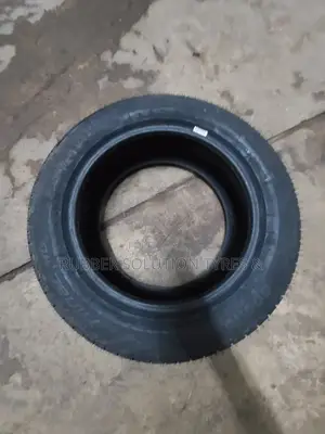215/55r16 Apollo Tyres 93v [Made in India]