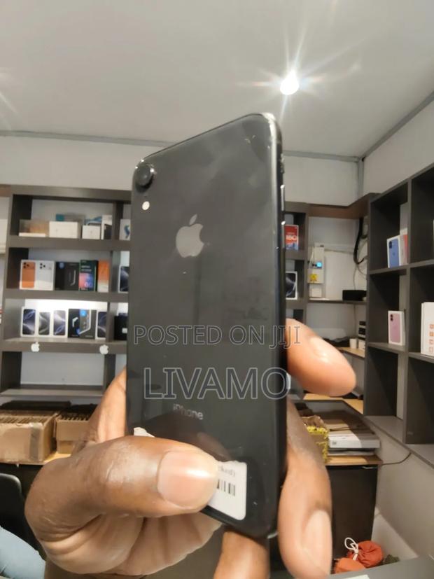 Apple iPhone XR 64 GB Black - thumbnail 2