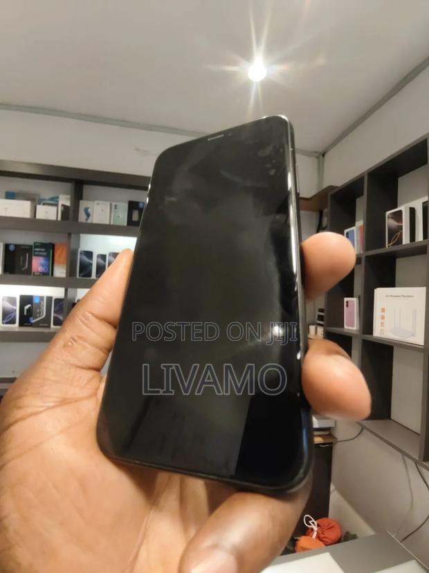 Apple iPhone XR 64 GB Black - thumbnail 4