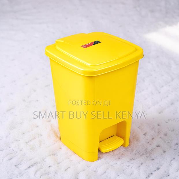 30l Hard Plastic Commercial Grade Durable Step Pedal Waste Garbage Bin