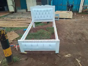 White Moket Bed