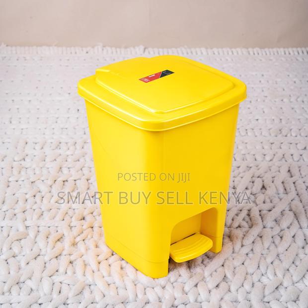 30l Hard Plastic Reliable Daily Use Step Pedal Waste Garbage Dust Bin