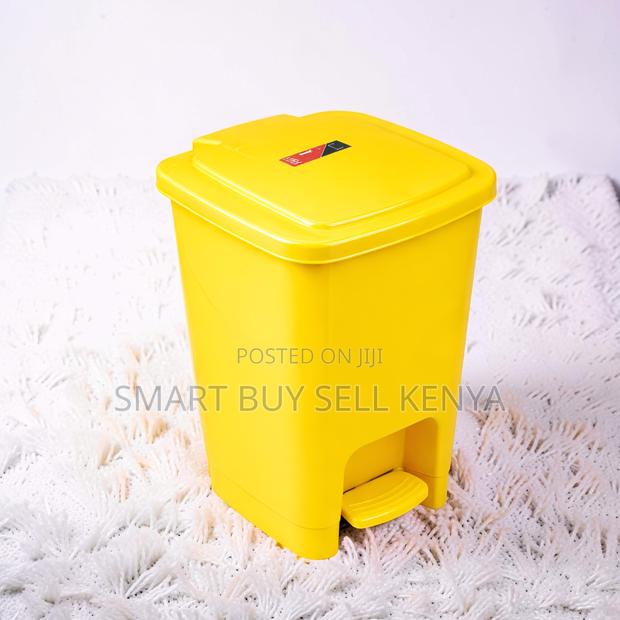 30l Hard Plastic Modern Design Compact Step Pedal Waste Garbage Bin