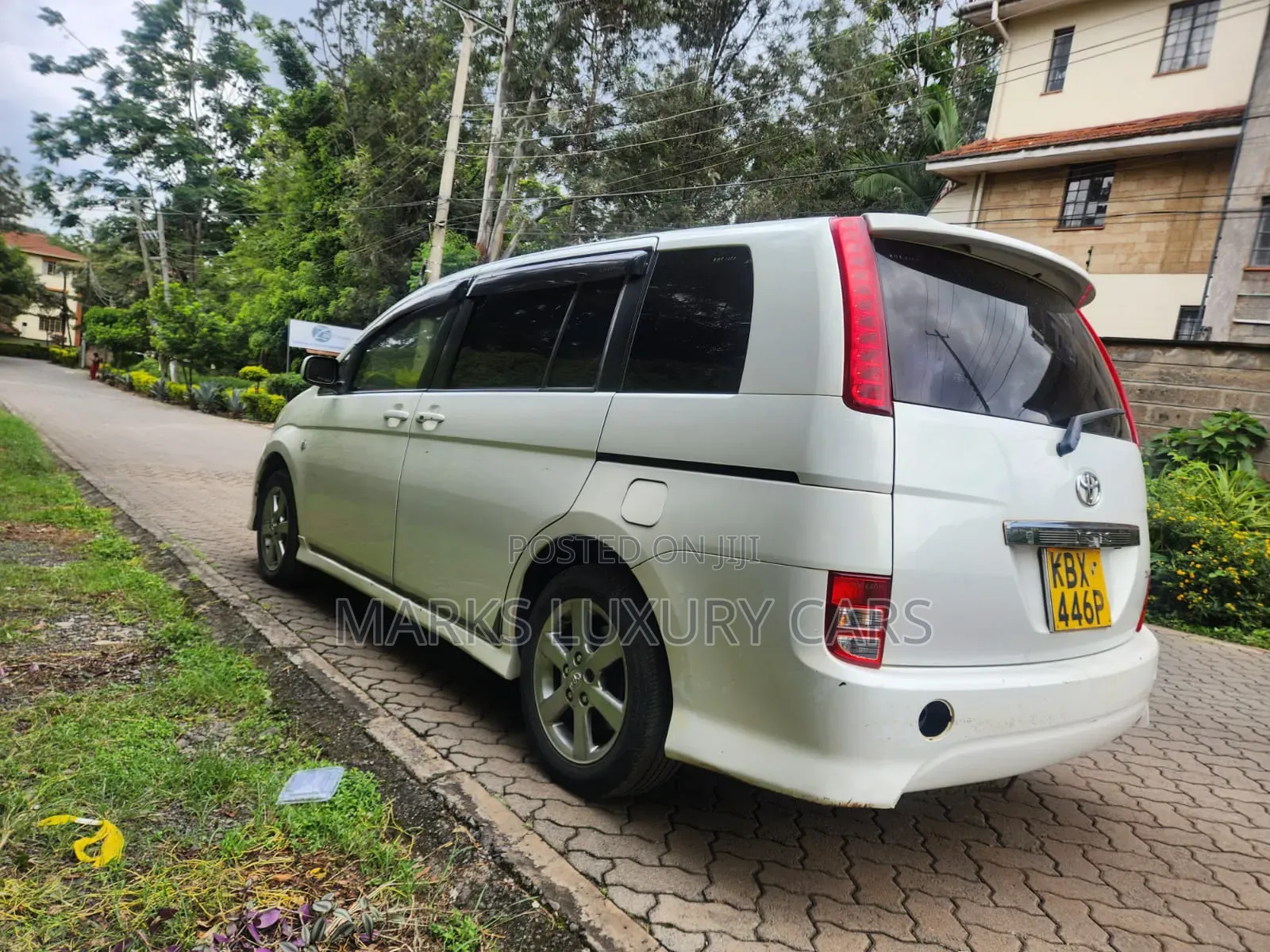 Toyota ISIS 2006 White