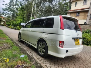 Toyota ISIS 2006 White