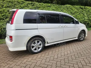 Toyota ISIS 2006 White