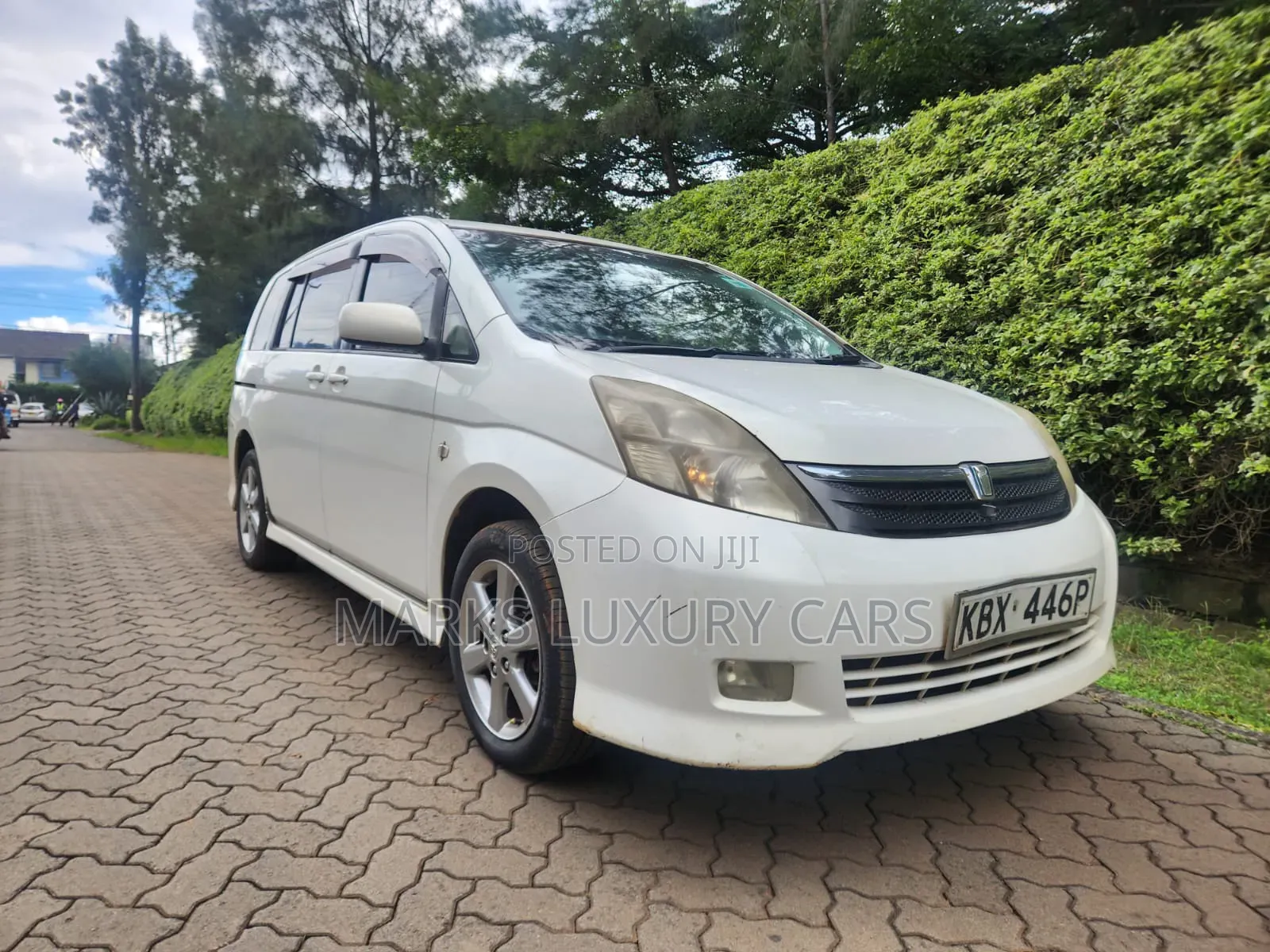 Toyota ISIS 2006 White