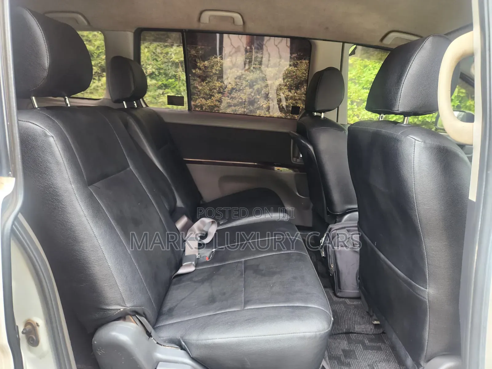 Toyota ISIS 2006 White