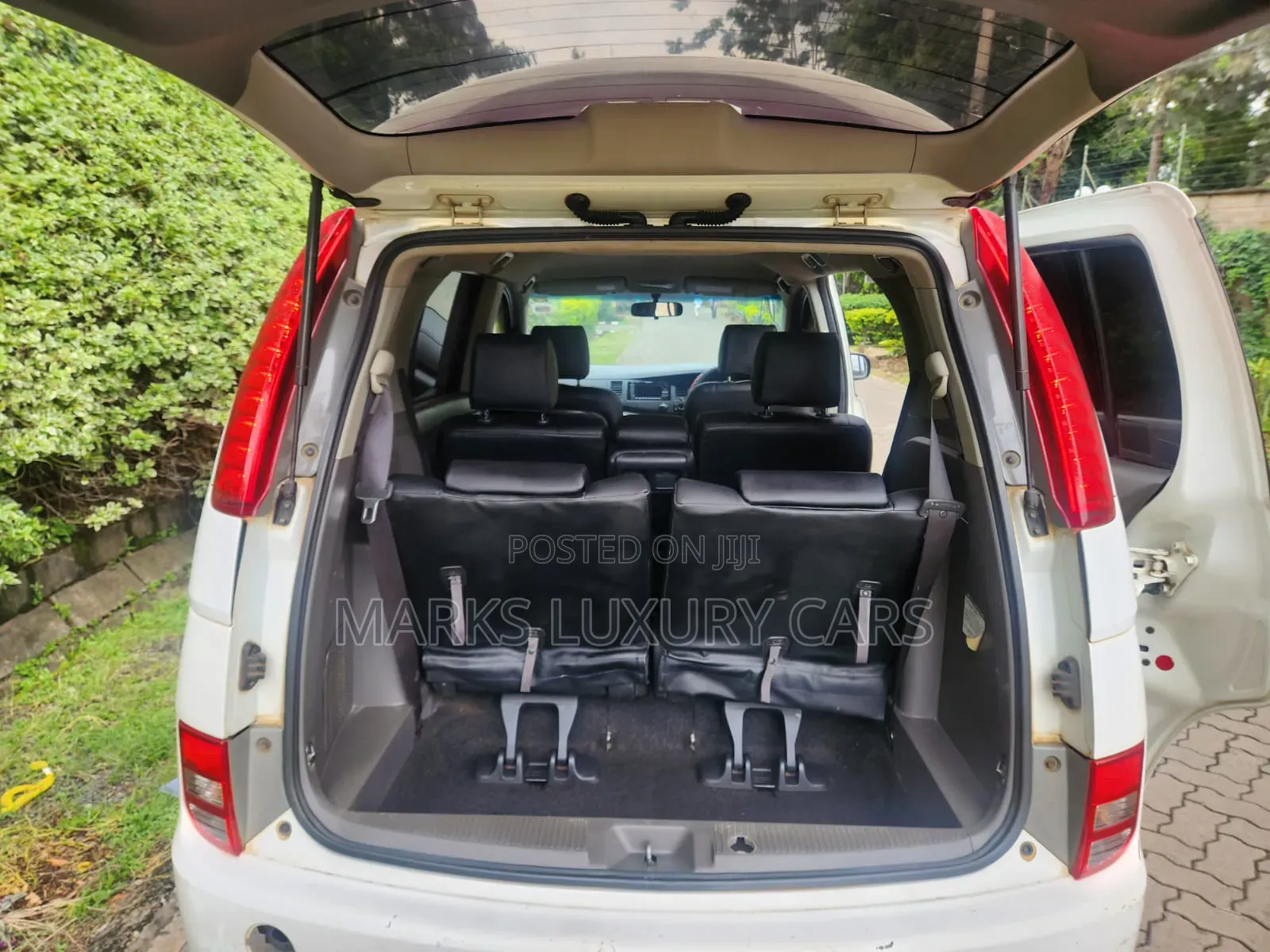 Toyota ISIS 2006 White