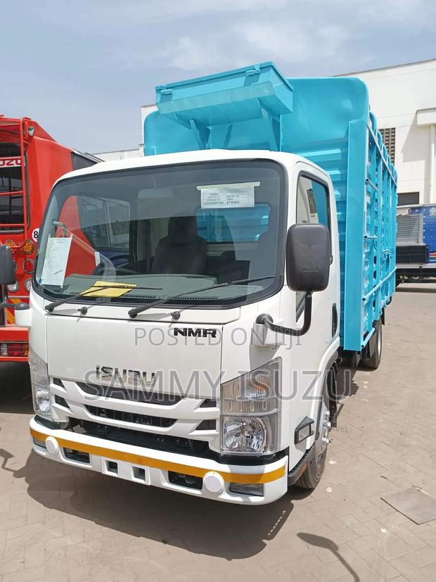 Isuzu NMR Truck - thumbnail 4