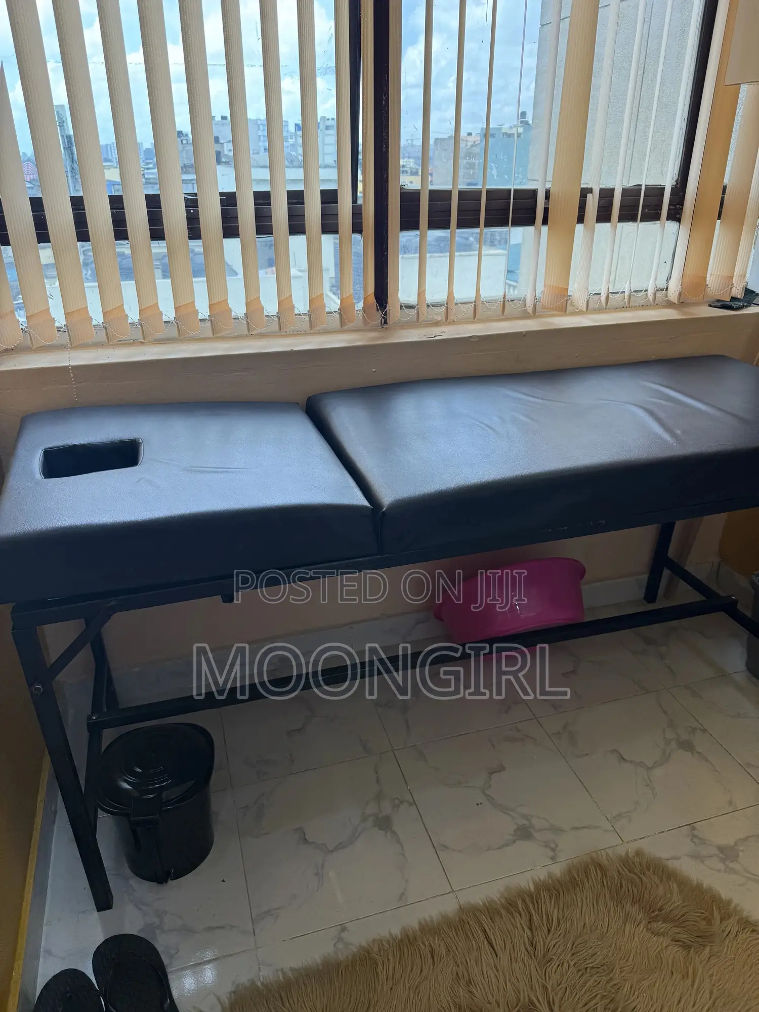 A Wax /Massage Bed