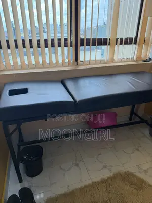 A Wax /Massage Bed