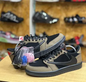 Travis Scott X Air Jordan 1 Low Og "Velvet Brown", A