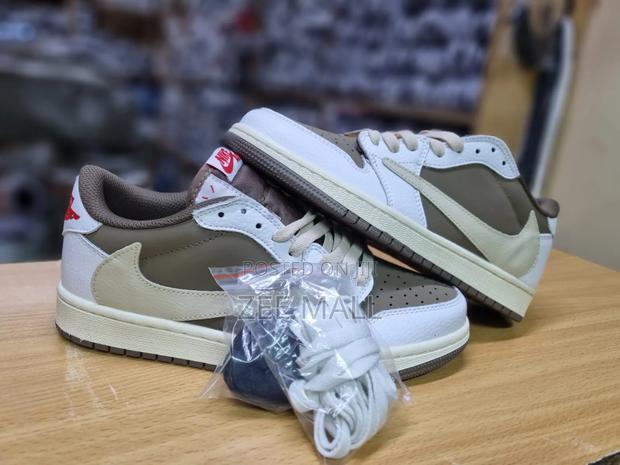 Air Jordan 1 Retro Low Og Sp "Travis Scott - Reverse Mocha."