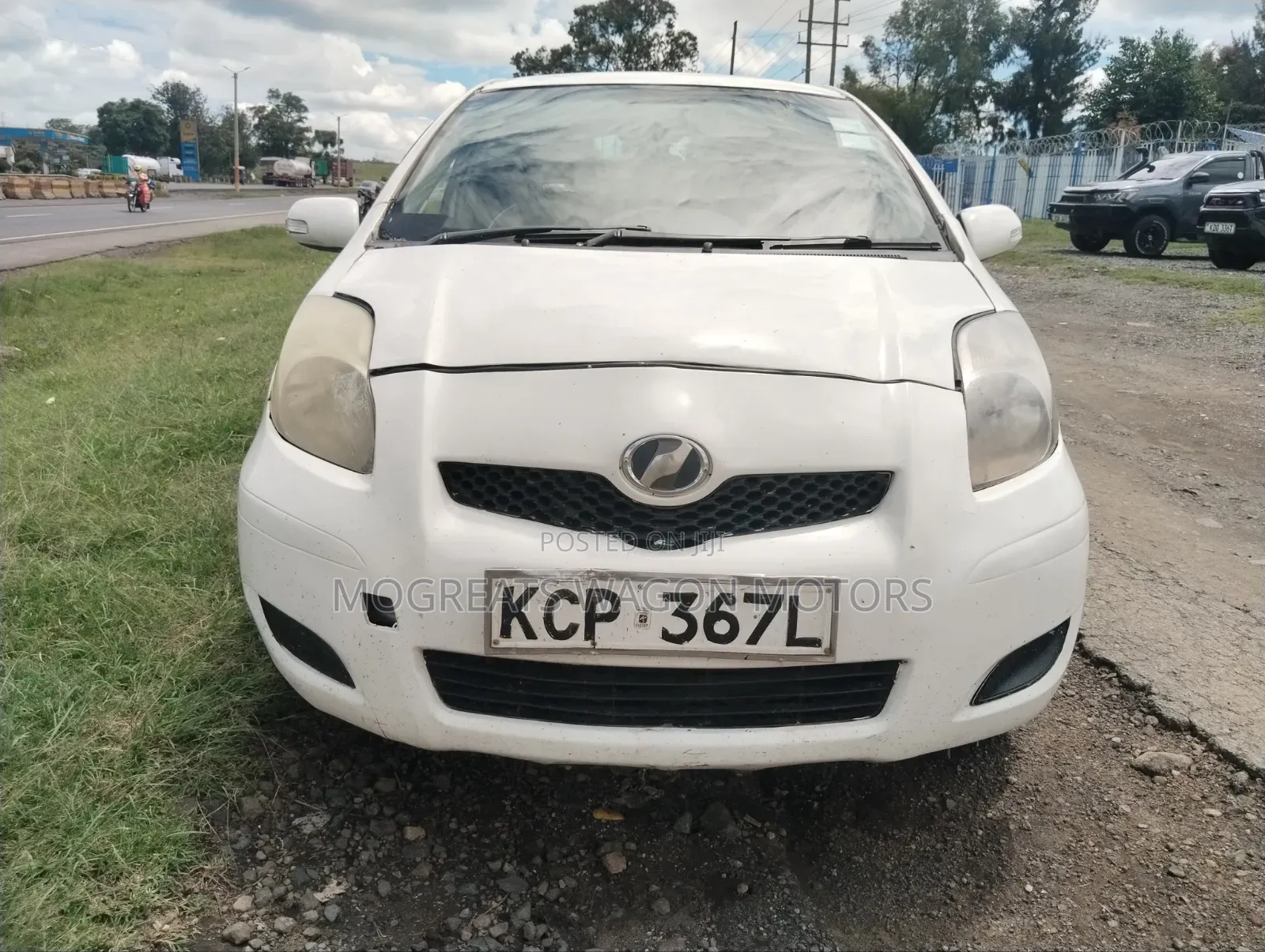 Toyota Vitz 2010 White