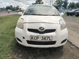 Toyota Vitz 2010 White