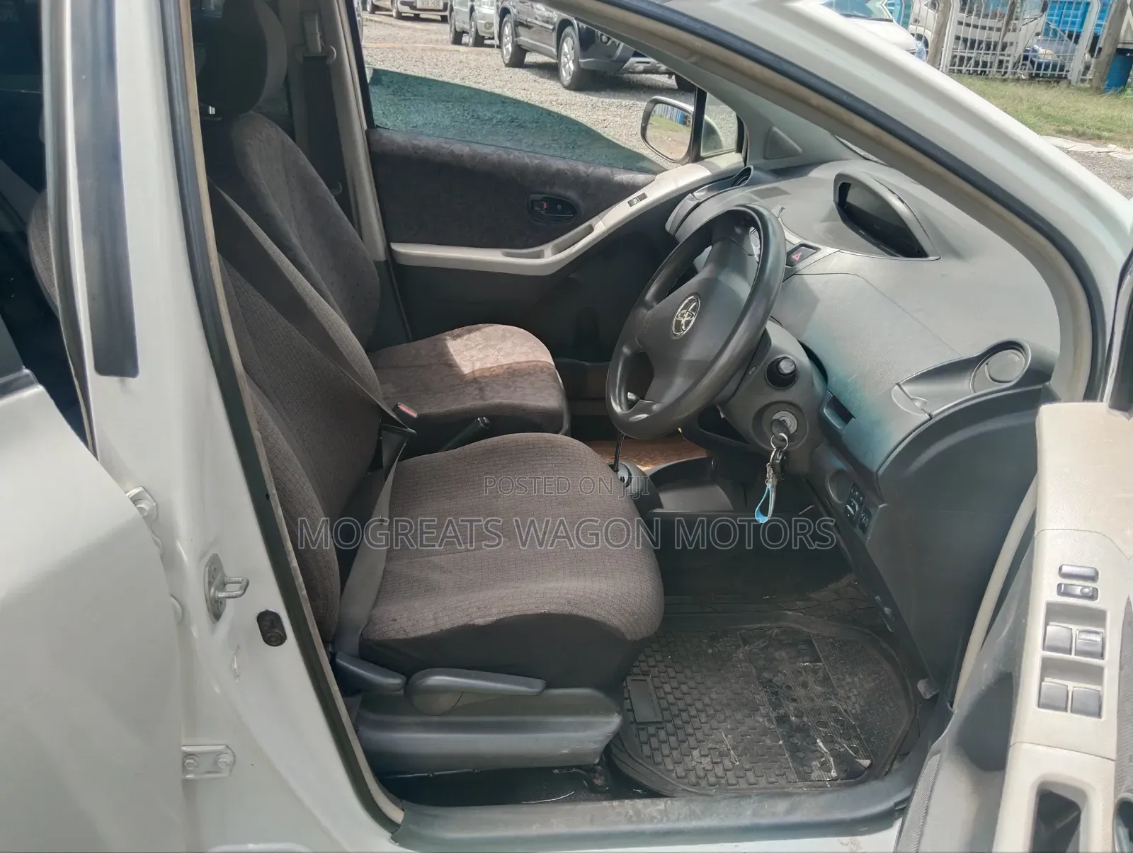 Toyota Vitz 2010 White