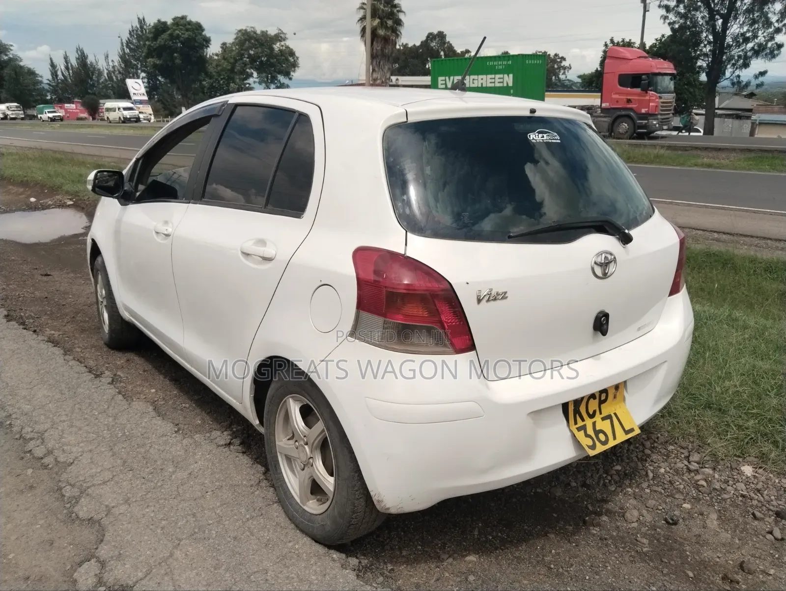 Toyota Vitz 2010 White