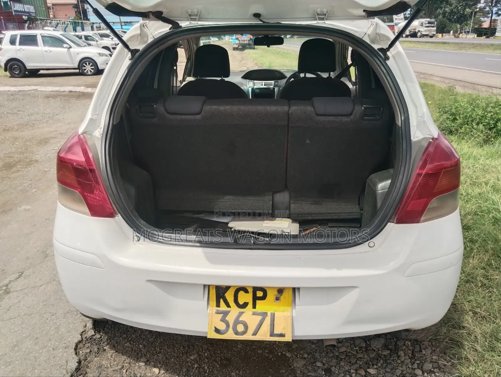 Toyota Vitz 2010 White