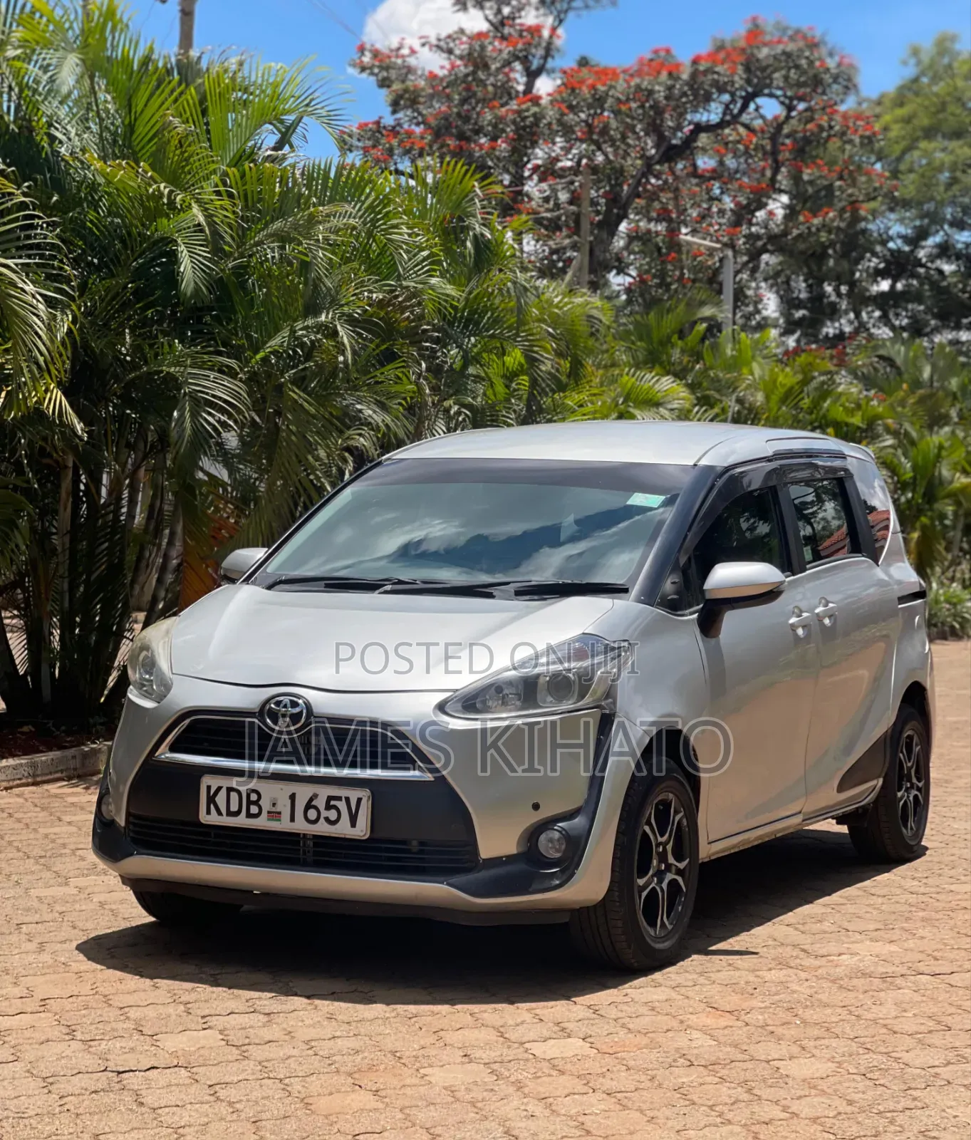 Toyota Sienta 2015 Silver