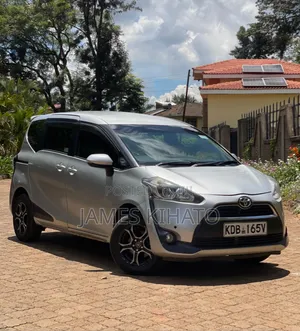 Toyota Sienta 2015 Silver
