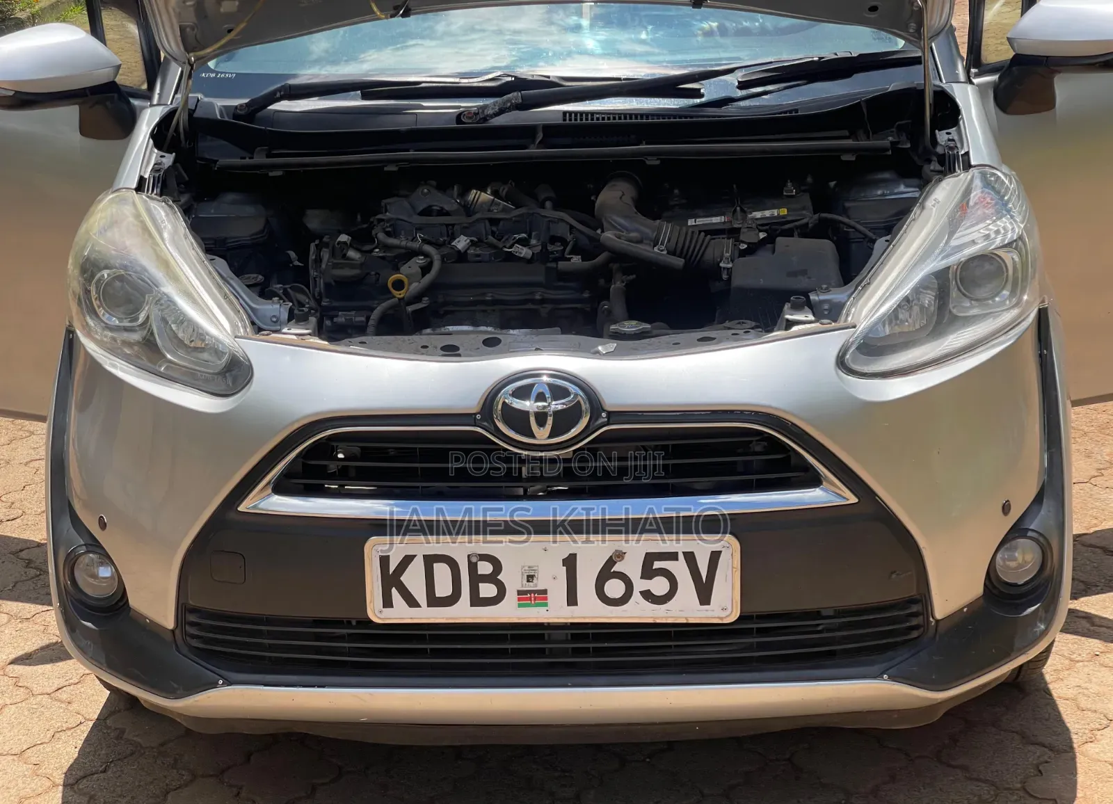 Toyota Sienta 2015 Silver