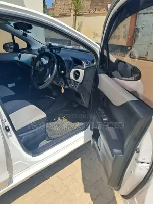 Toyota Vitz 2014 White