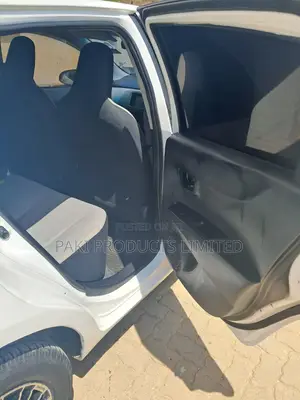 Toyota Vitz 2014 White