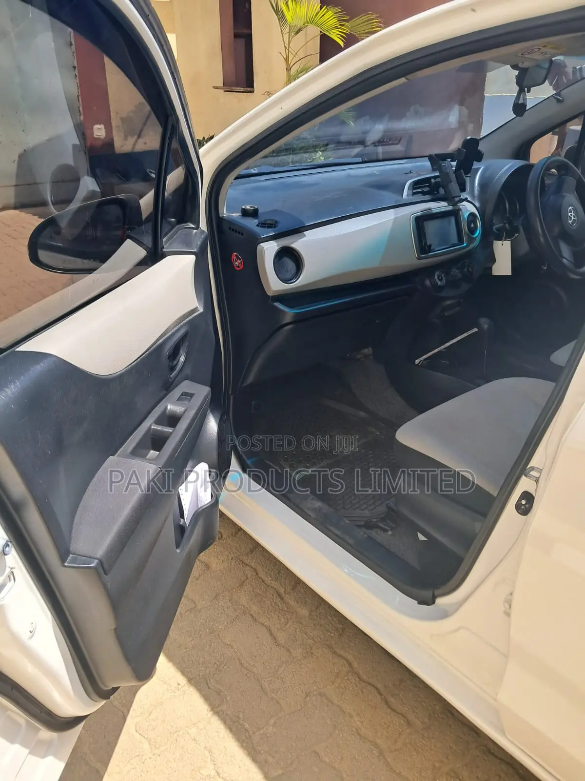 Toyota Vitz 2014 White
