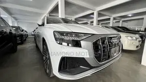 Audi Q8 55 Premium AWD quattro 2020 Pearl