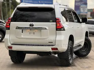 Toyota Land Cruiser Prado 2.8 2021 White