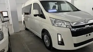 Toyota HiAce 2019 White