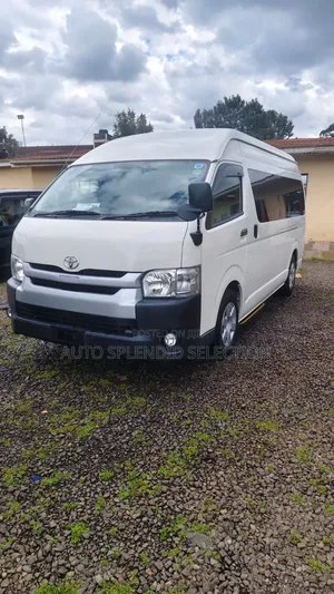 Toyota HiAce 2019 White