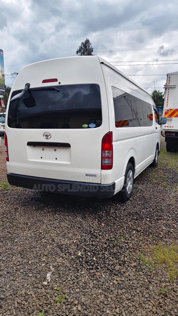 Toyota HiAce 2019 White - thumbnail 2