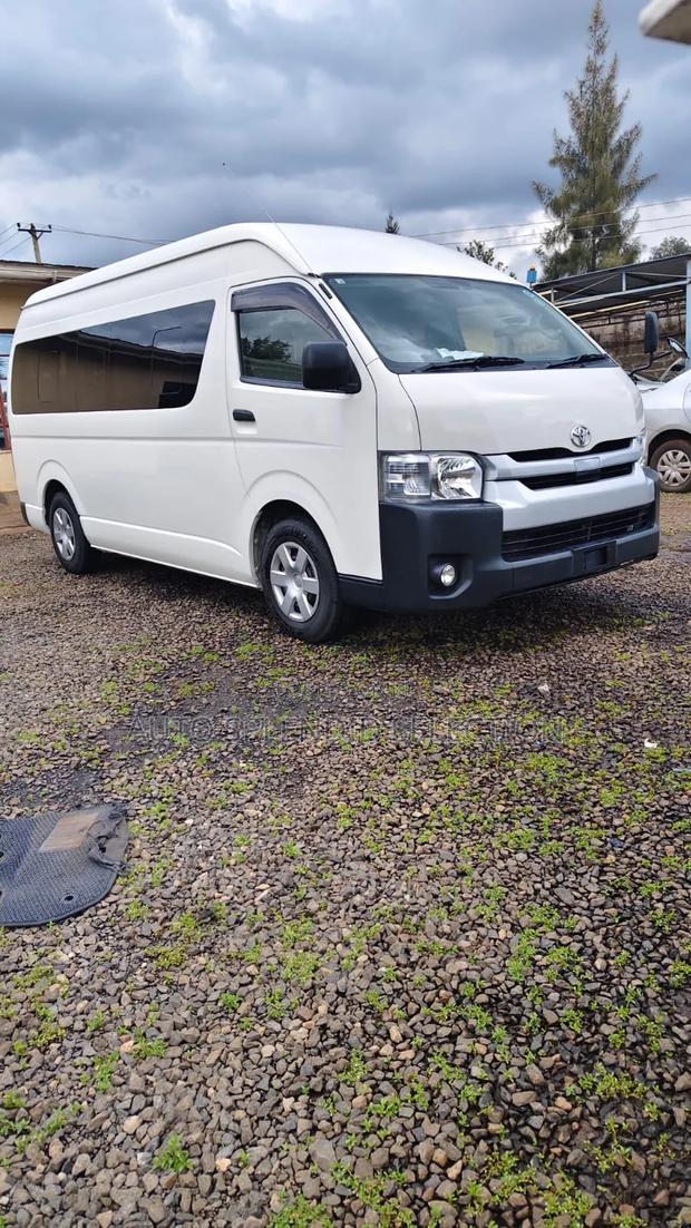 Toyota HiAce 2019 White - thumbnail 3