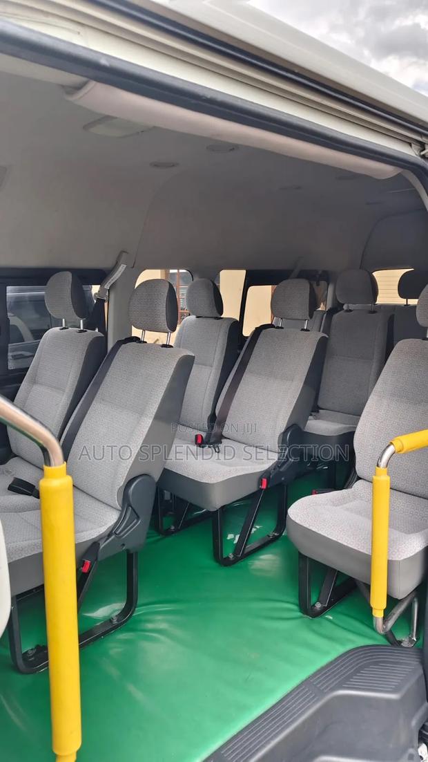 Toyota HiAce 2019 White - thumbnail 4