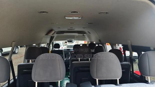 Toyota HiAce 2019 White - thumbnail 7