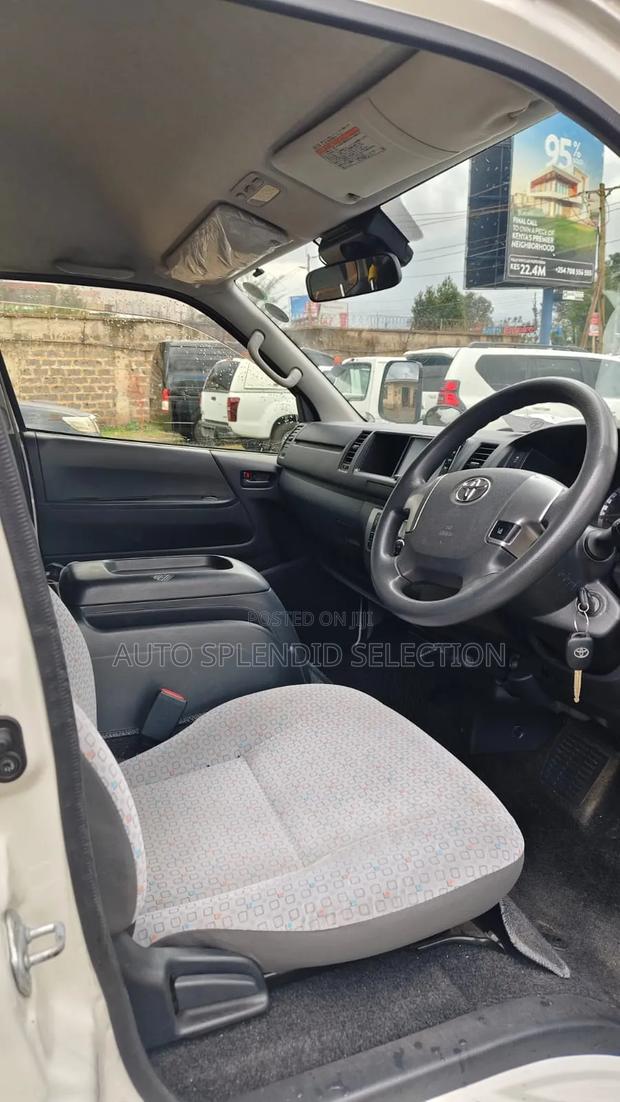 Toyota HiAce 2019 White - thumbnail 8