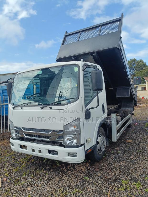 Isuzu Tipper - thumbnail 2