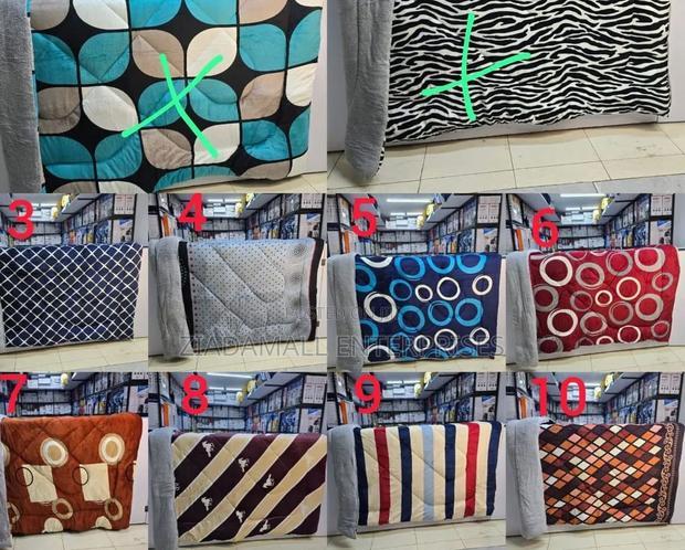 Woolen Duvet Size 6*6 3. Durable Long-Lasting Woolen Quality