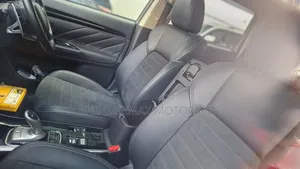 Mitsubishi Outlander PHEV 2019 White