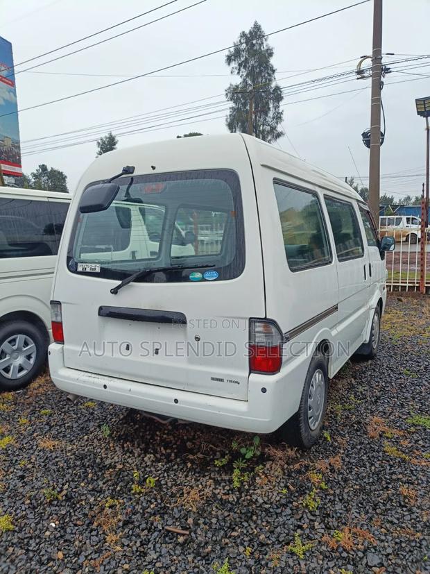 Mazda Bongo 2018 White - thumbnail 4